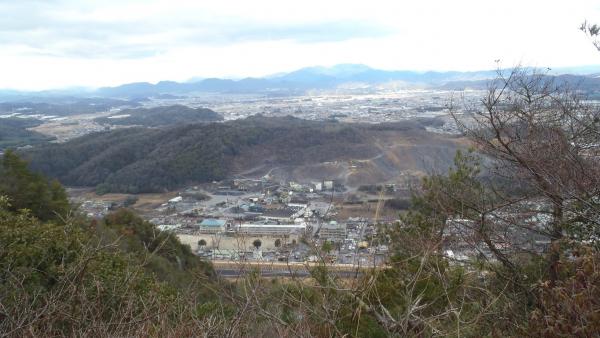 復路の鳩吹山手前。一瞬晴れ間も見えました。